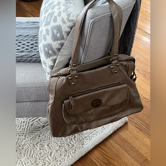 Jessica Simpson Shoulder Bag taupe faux leather. - Picture 2 of 7